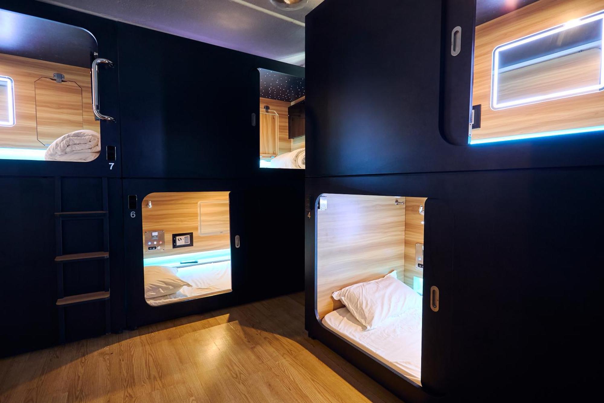 Capsule Hotel Montreal Exterior foto